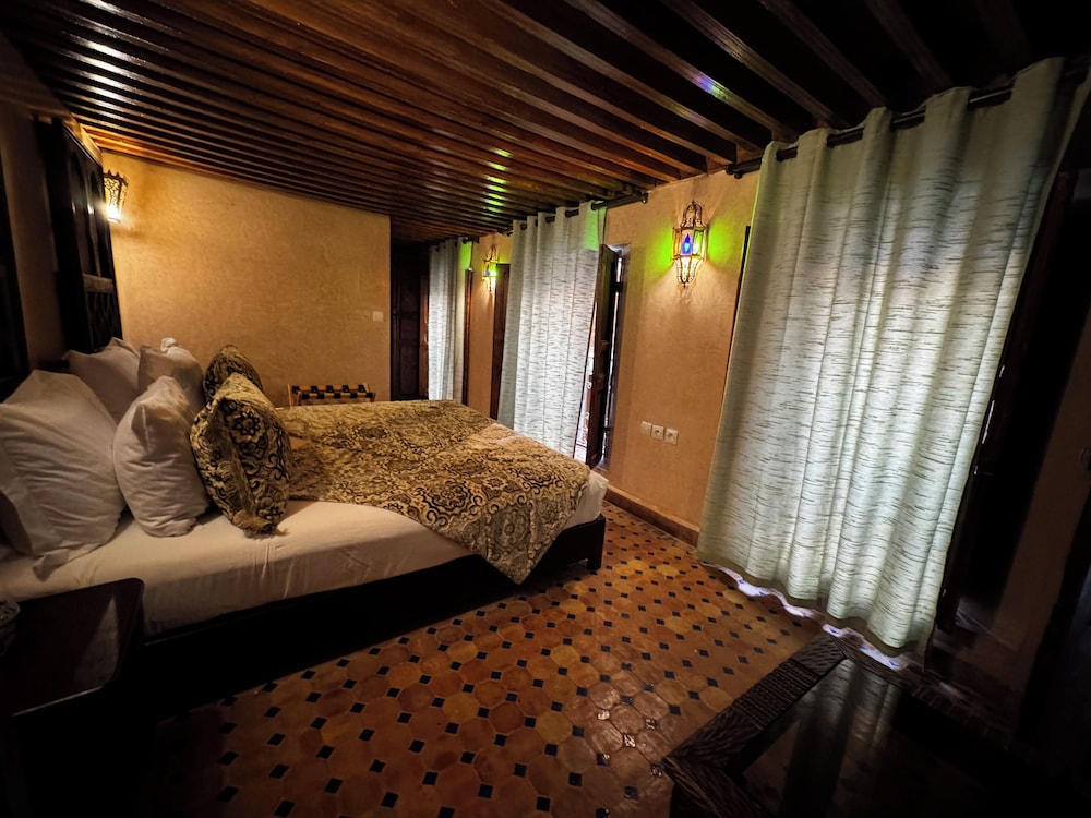 Basic, Double or Twin Bed, Courtyard View
