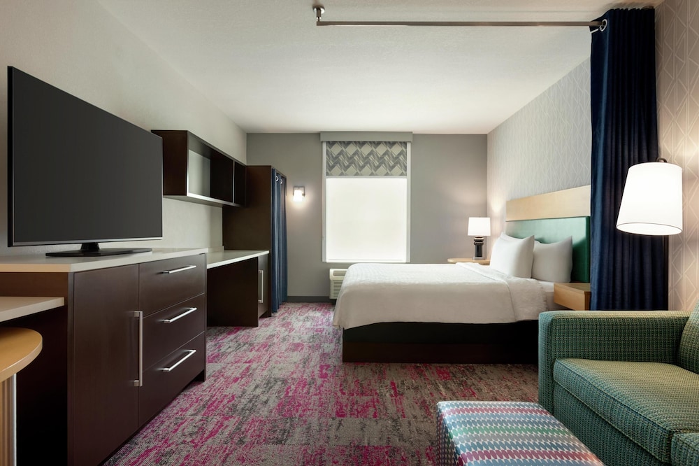 STUDIO, SUITE, KING BED