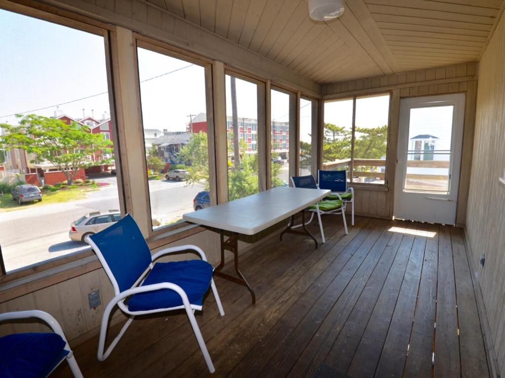 Surf Club Oceanfront Hotel 16/35