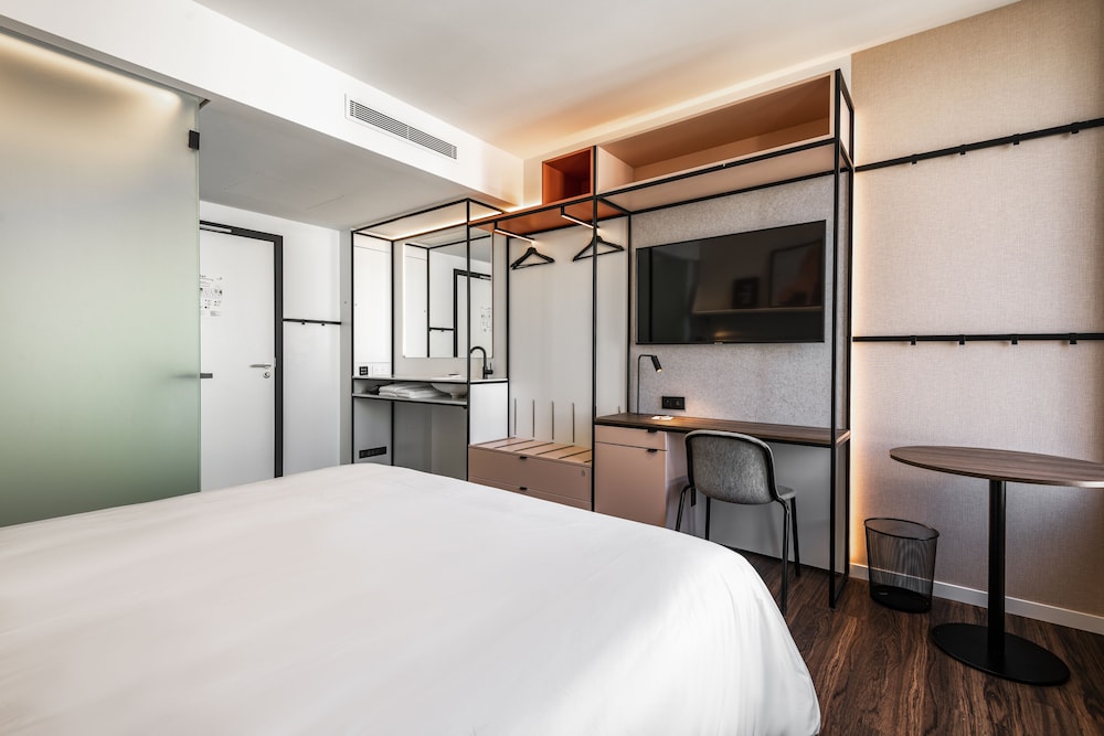 ROOM, KING BED, QUEEN BED