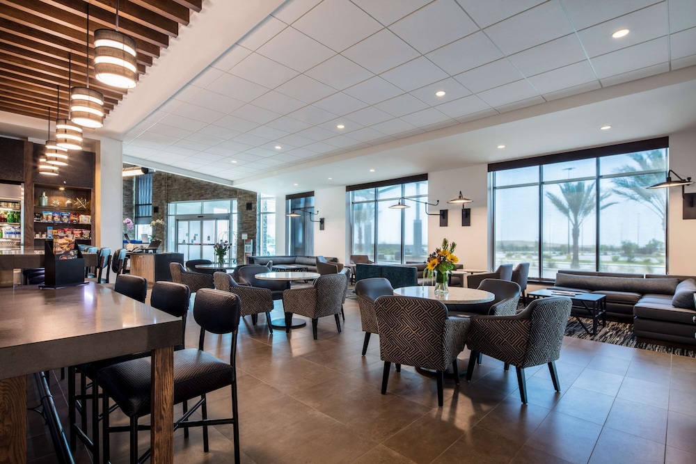 Hyatt Place Delano 41/55