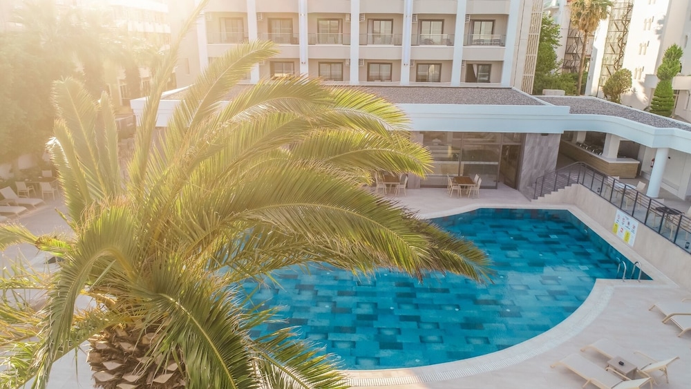 Premier Nergis Beach Hotel 44/50