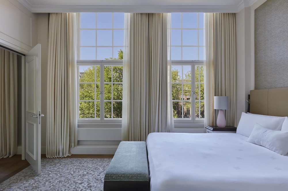Backer, Luxury, Suite, King Bed
