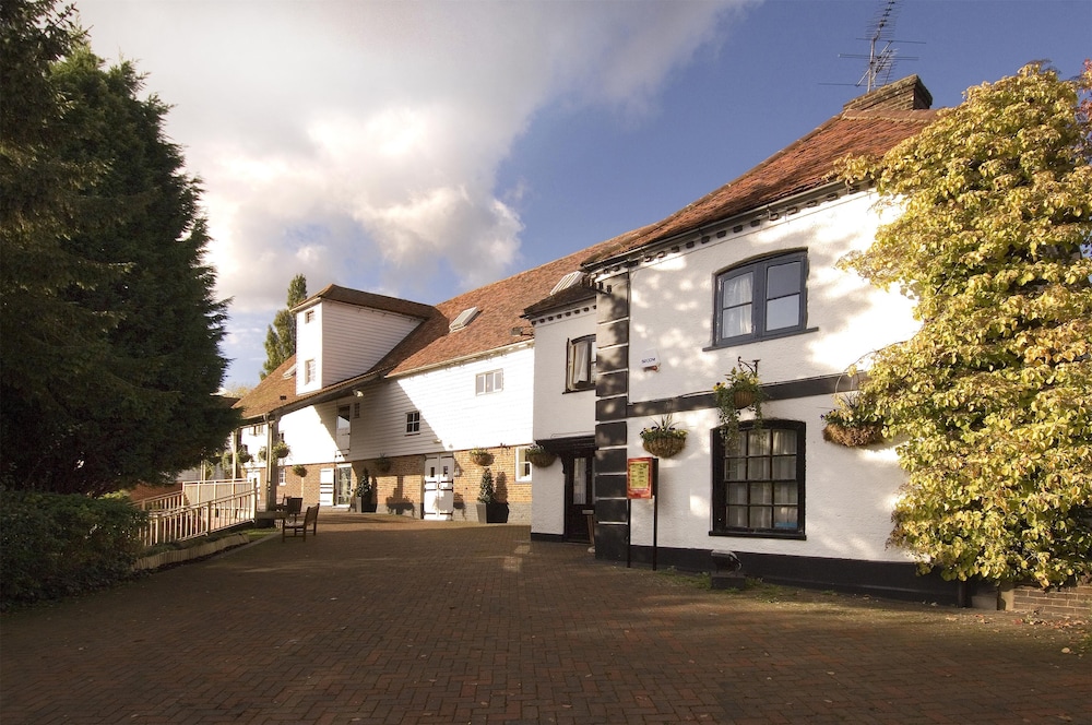 Premier Inn St. Albans/Bricket Wood 31/33
