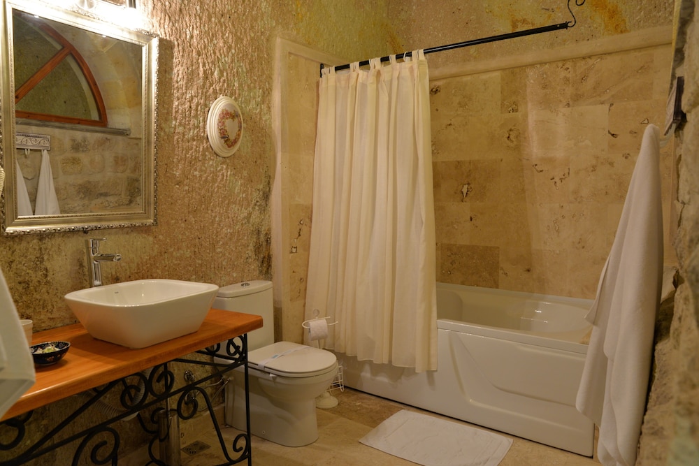 Canyon Cave Hotel 8/69