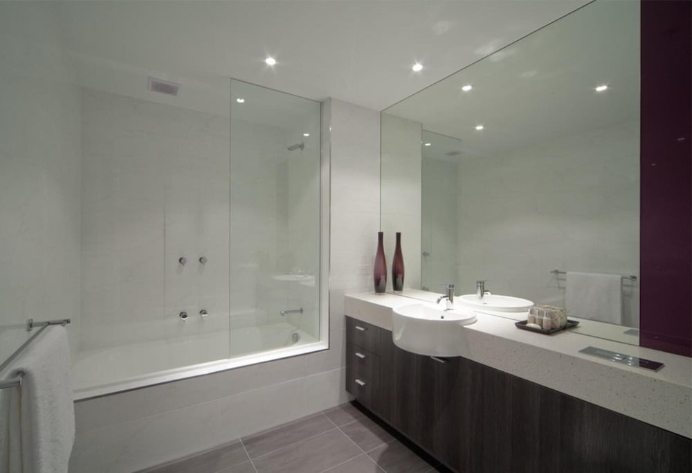 Tyrian Serviced Apartments 45/46