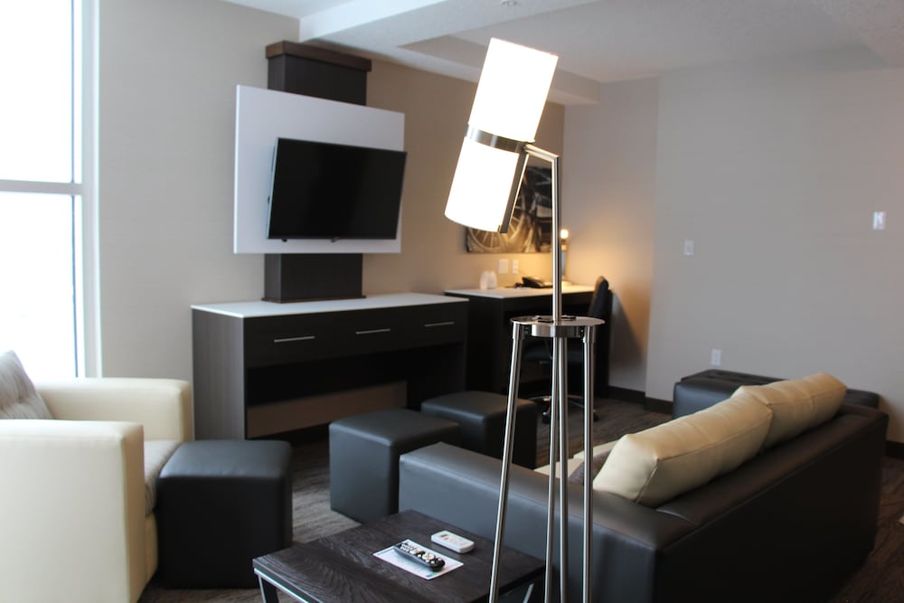 Holiday Inn Express Suites Cold Lake 52/73