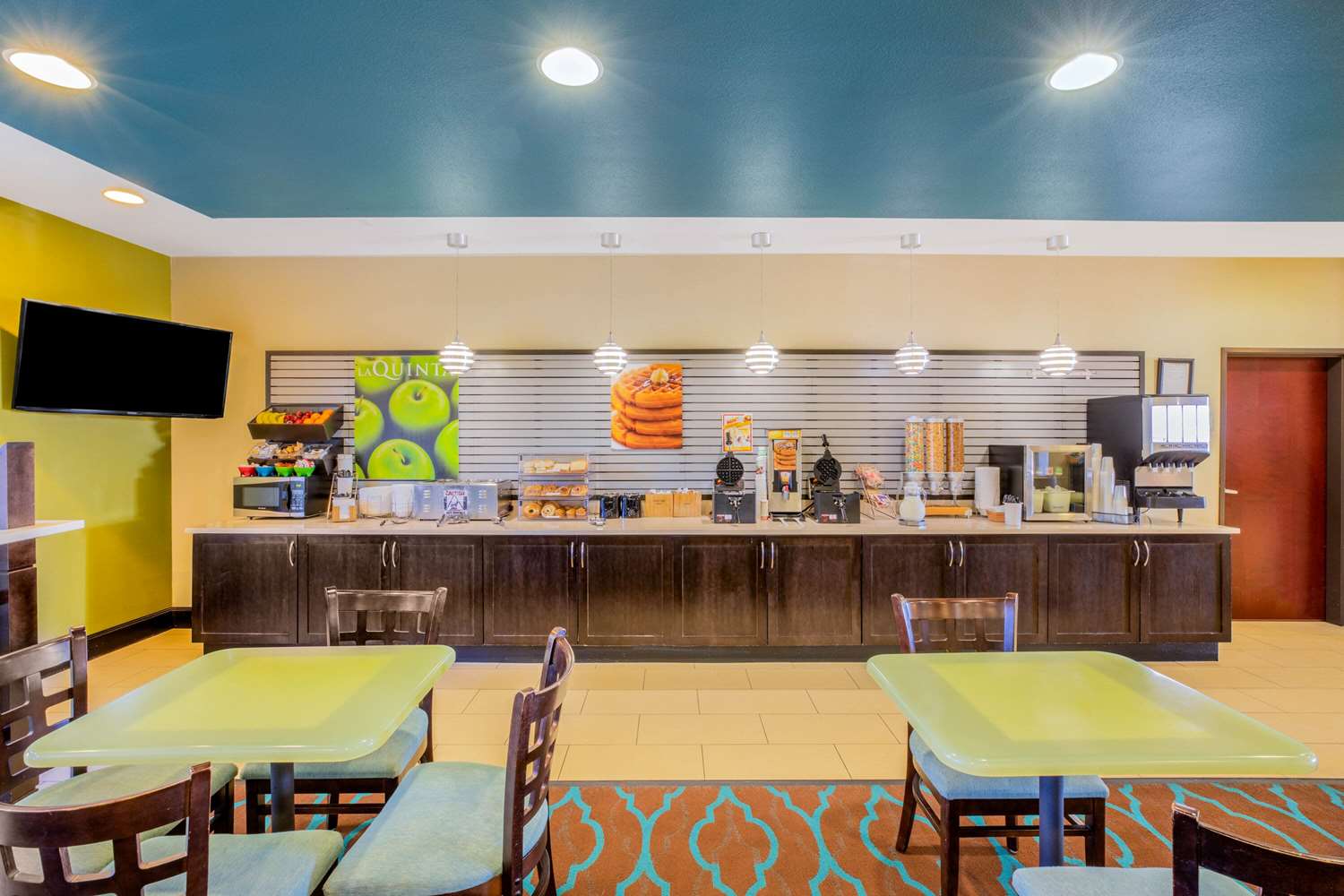 restaurant cafeteria