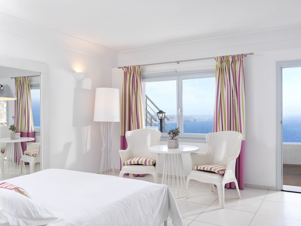 Lilium Hotel Santorini 9/51
