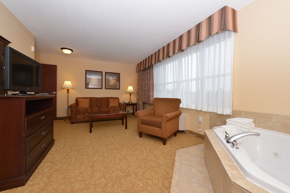 Comfort Inn and Suites McMinnville Wine Country 12/35