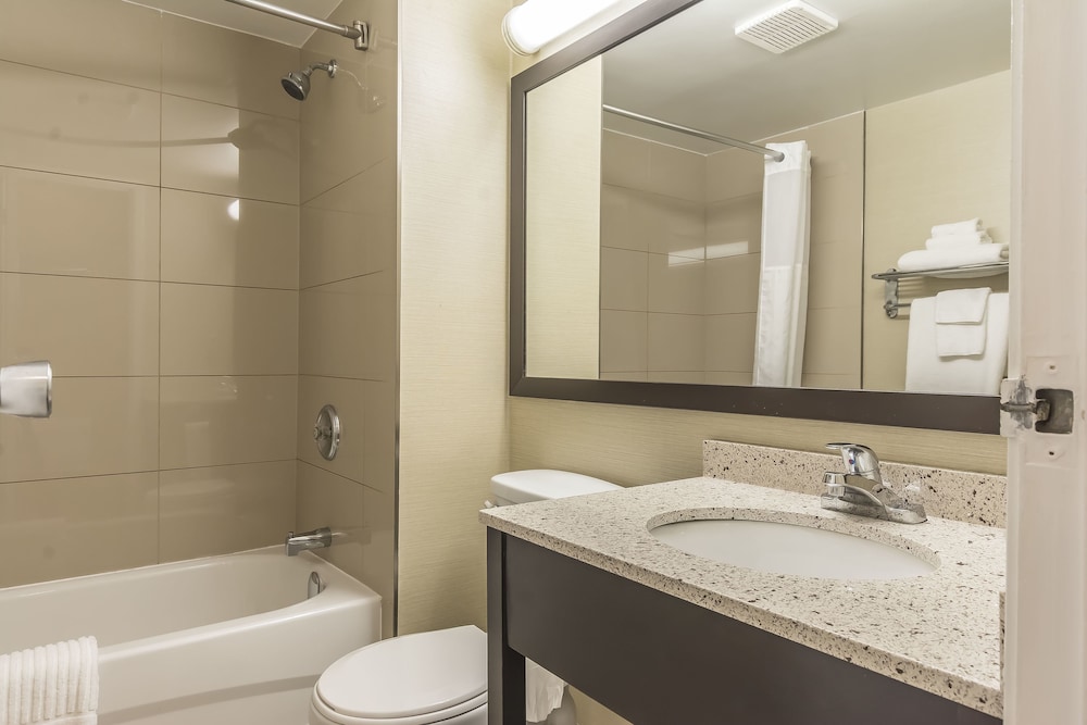 Ramada by Wyndham Kingston 49/50