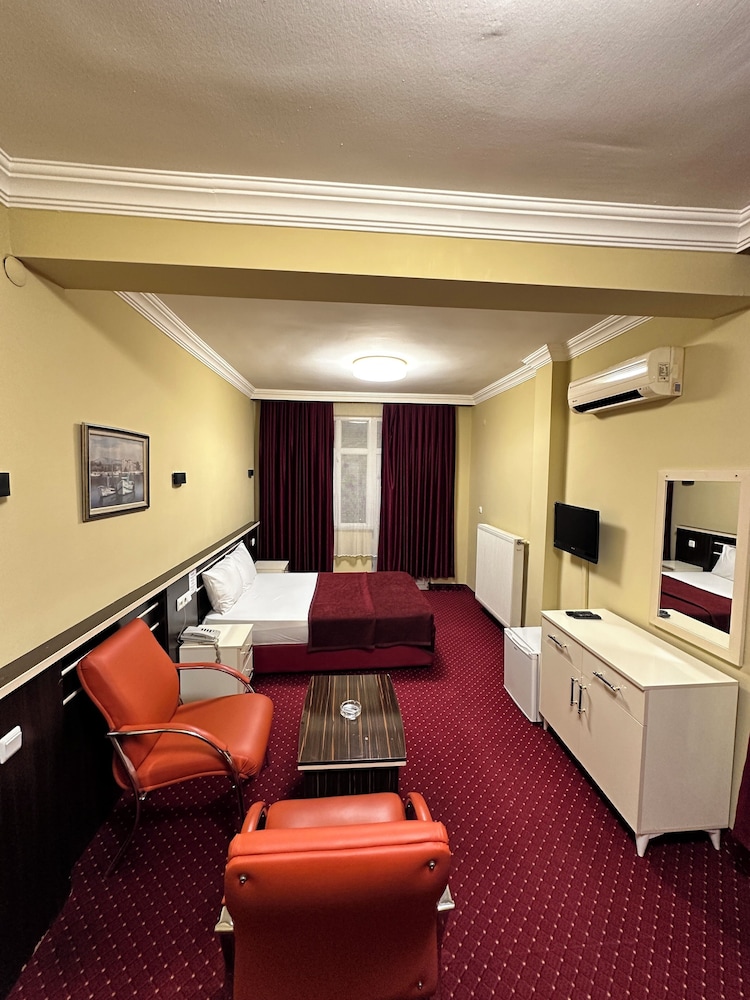 Mina 1 Hotel 40/50
