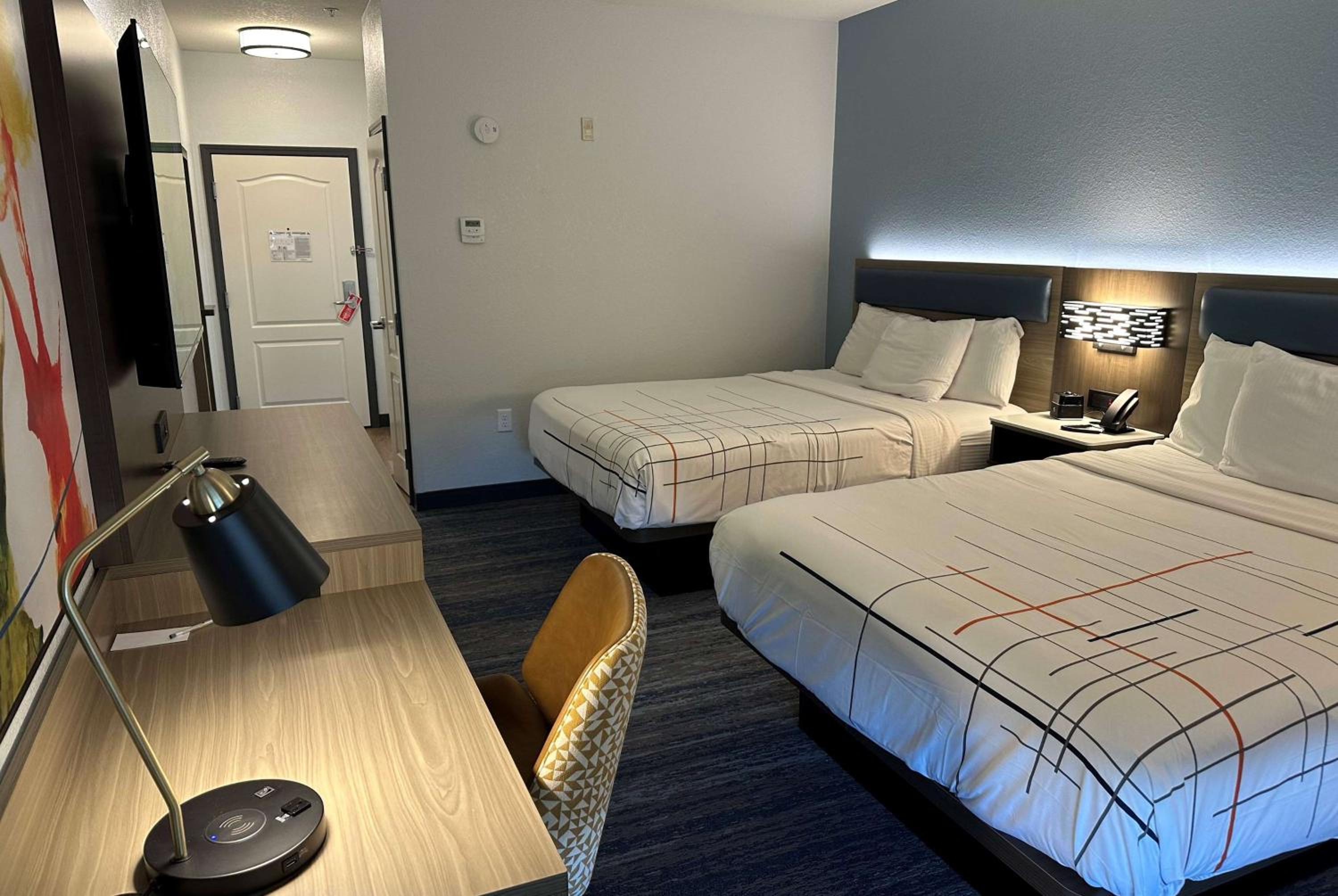 Deluxe, 2 Queen Beds