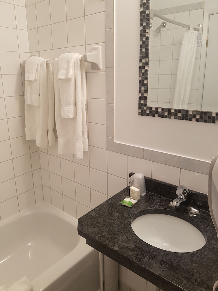 Hotel Le Roberval 46/46