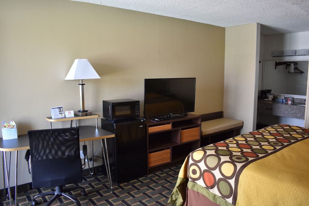 Super 8 by Wyndham Ocala I-75 23/56