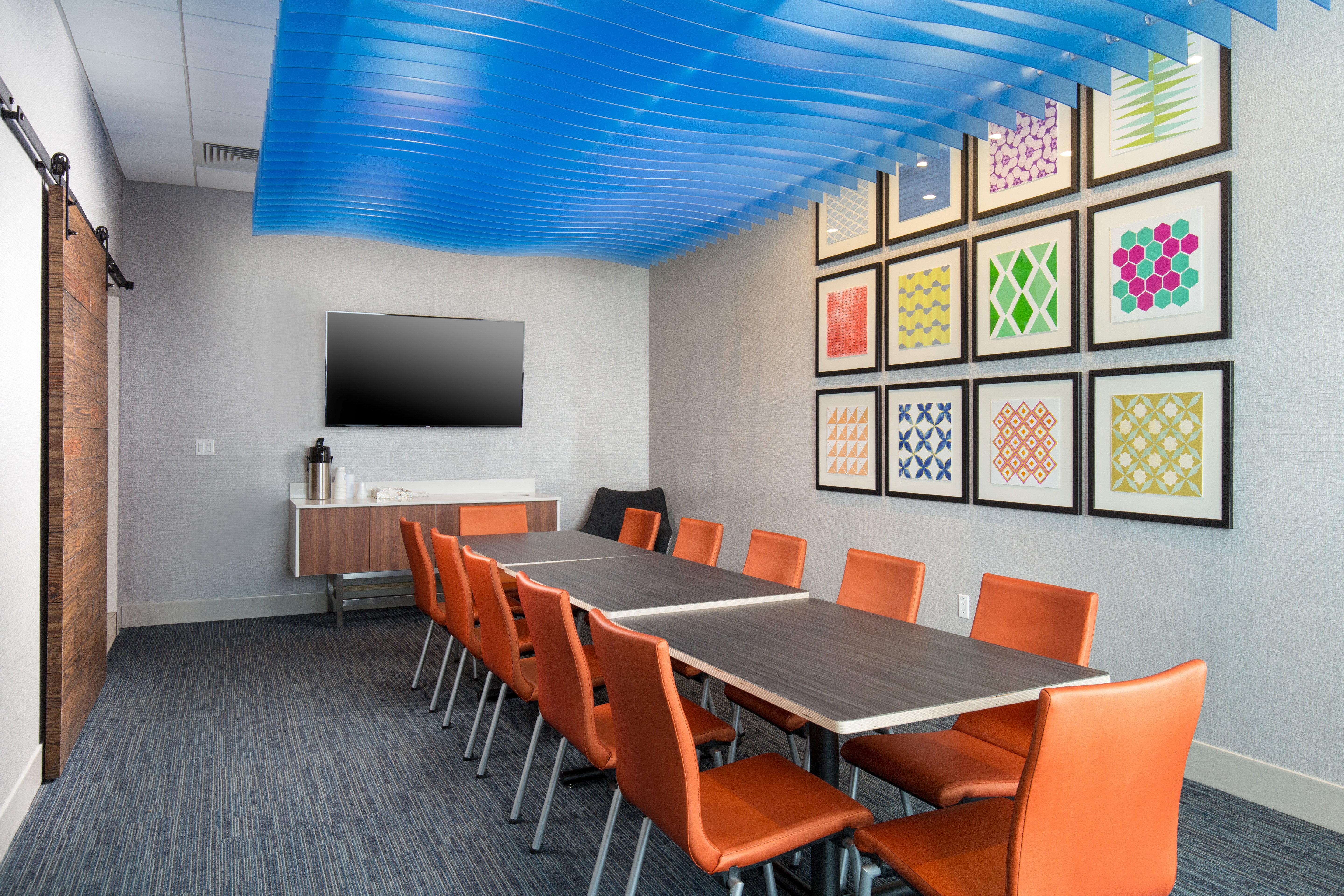 HOLIDAY INN EXPRESS VISALIA 23/28