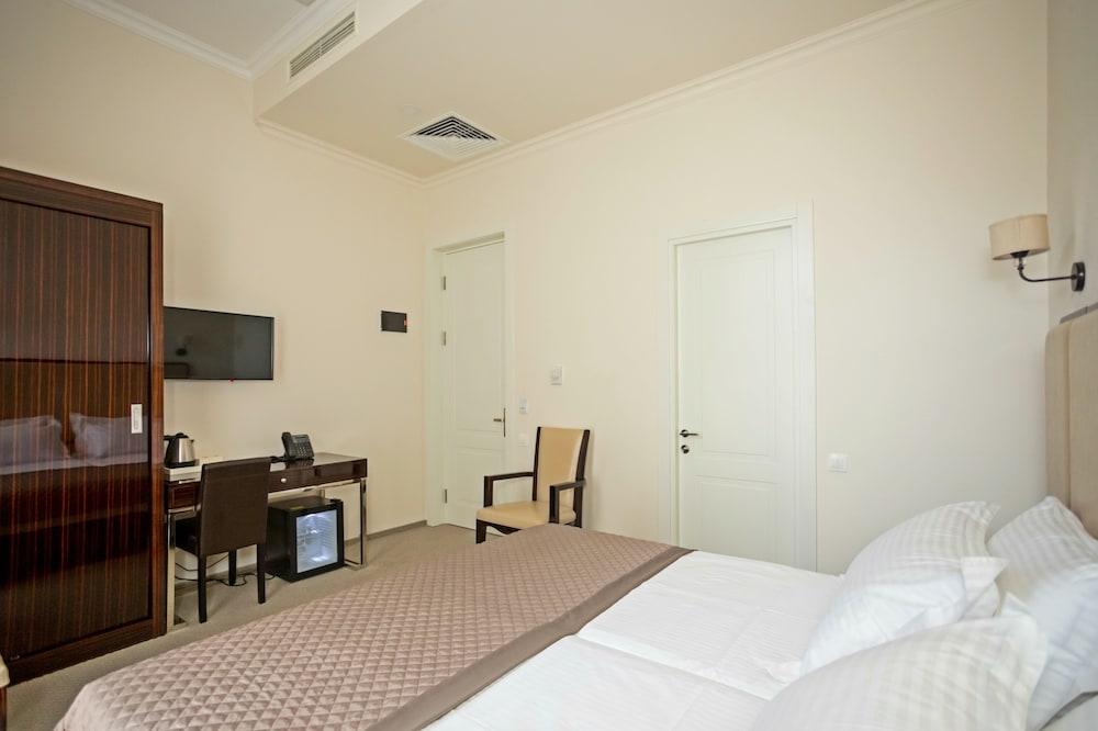 STANDARD, DOUBLE OR TWIN BED