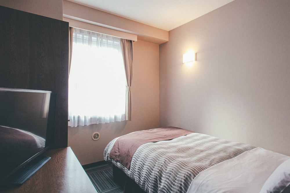 ROOM, SINGLE
