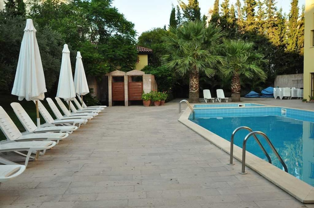 Palm Court Suites 21/48