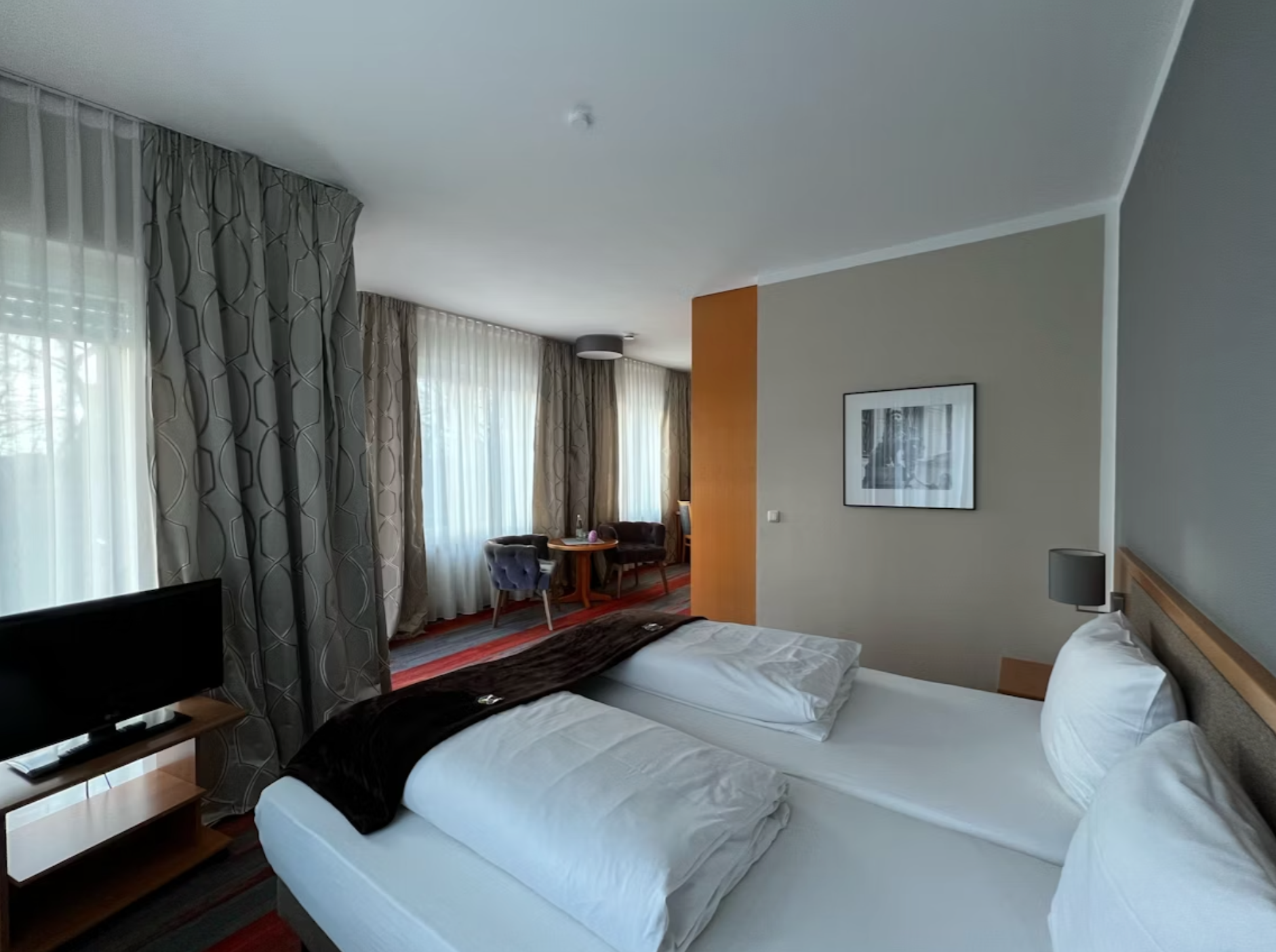 ROOM, KING BED