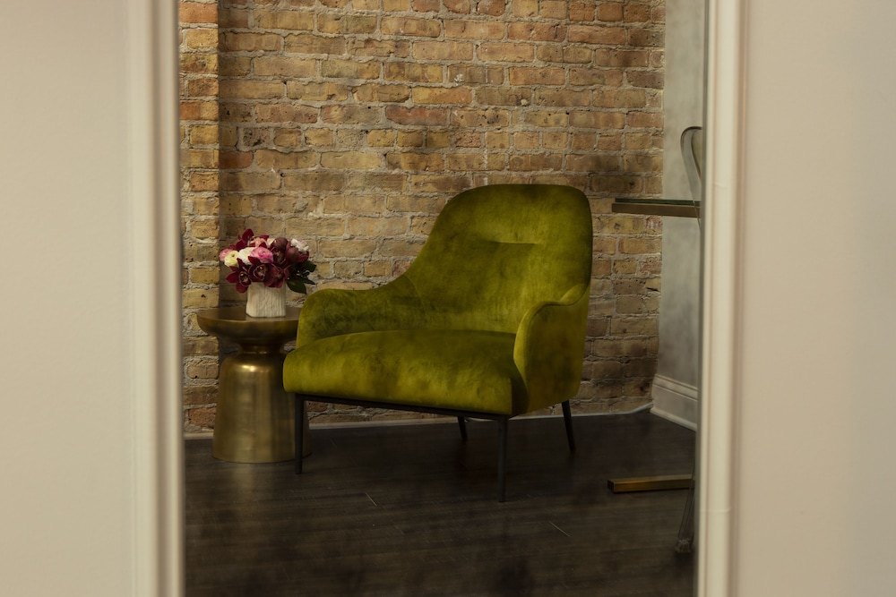 Wicker Park Inn 24/50