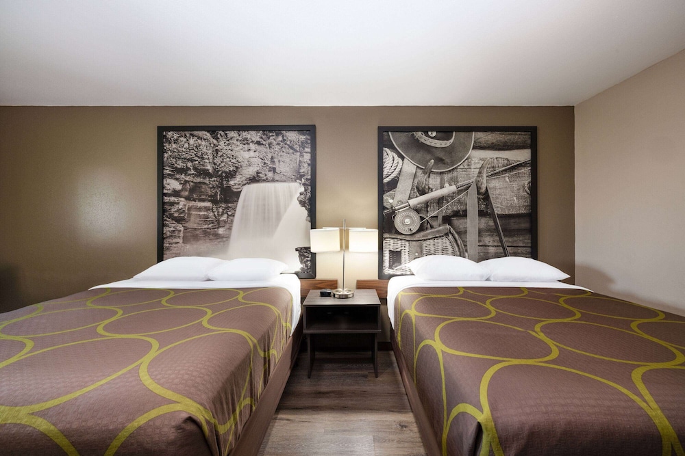جناح عائلي بأسرّة بطابقين مع أريكة، Super 8 By Wyndham Belgrade/Bozeman Airport 2/6