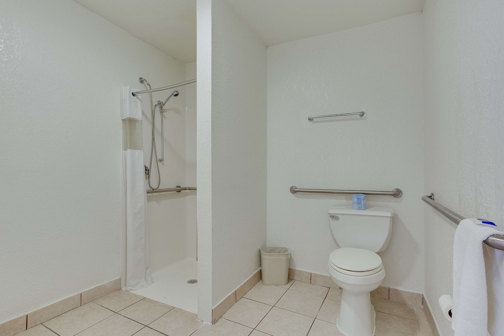 Motel6 El Paso, TX - West 63/66