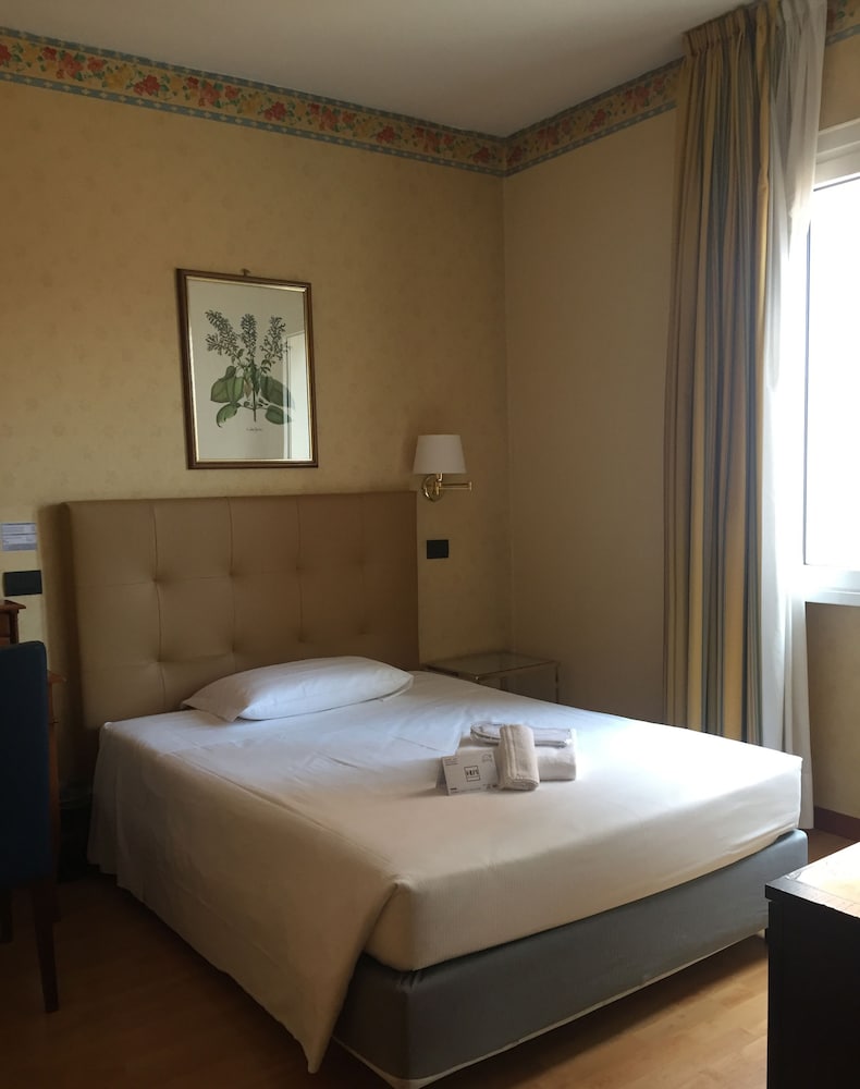 ROOM, SINGLE, SINGLE BED