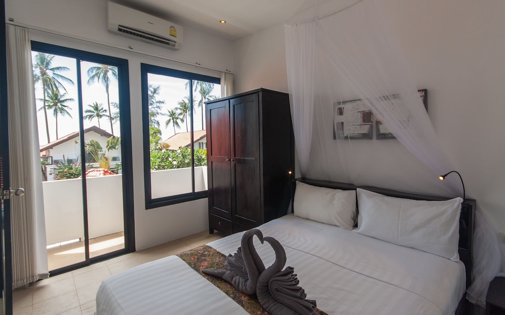 3 BEDROOMS, TOWN HOUSE, POOL ACCESS