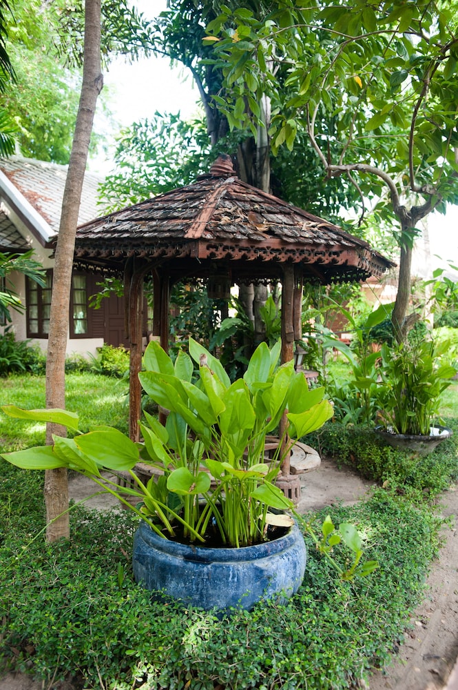 Montien House 39/50