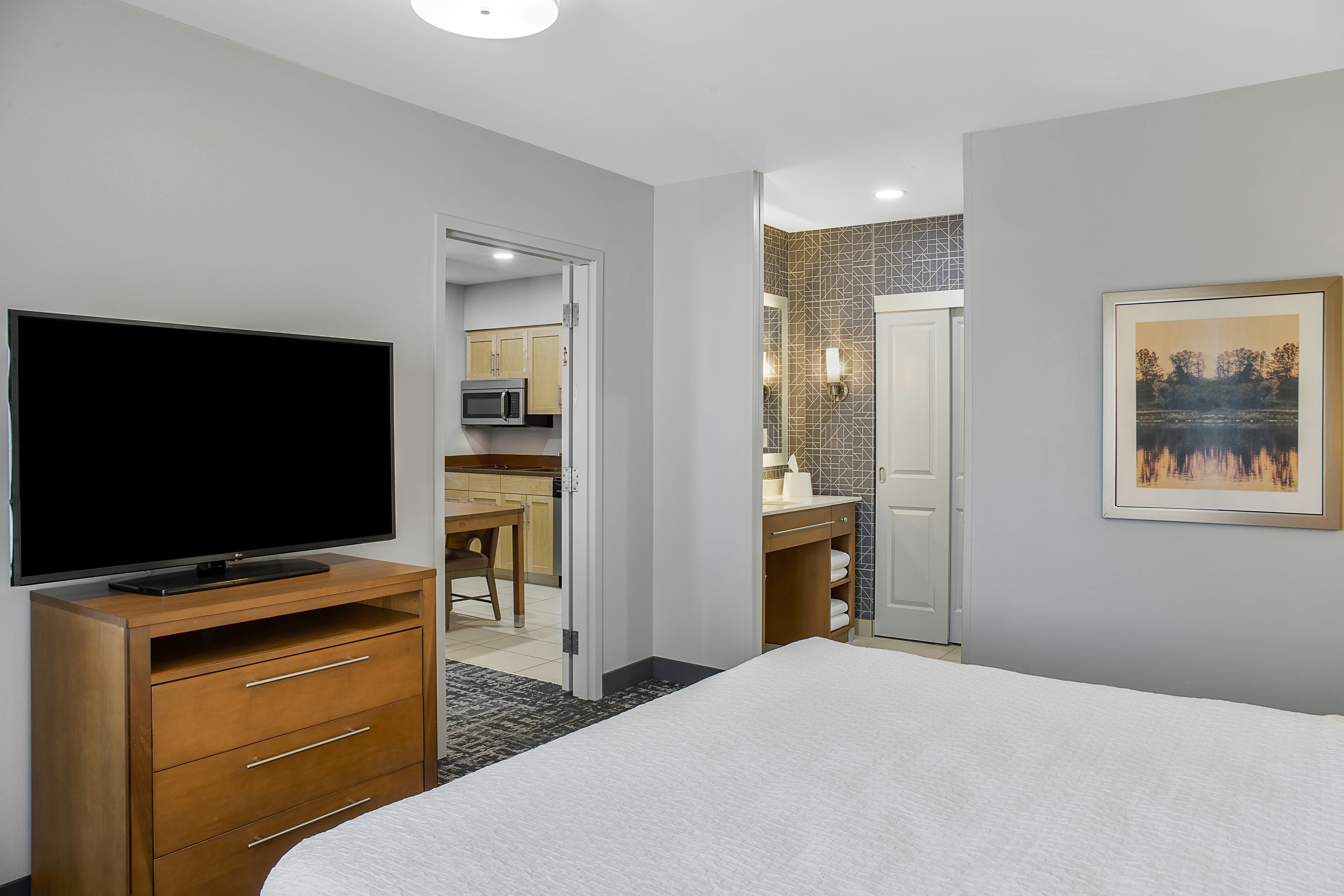 1 BEDROOM, SUITE, KING BED