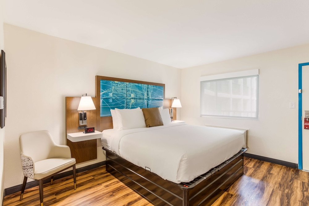Red Lion Inn & Suites Nashville Airport 4/18