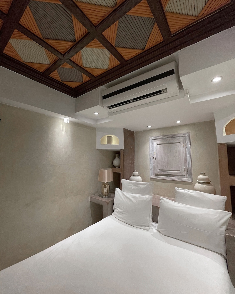 Riad Moullaoud 12/50