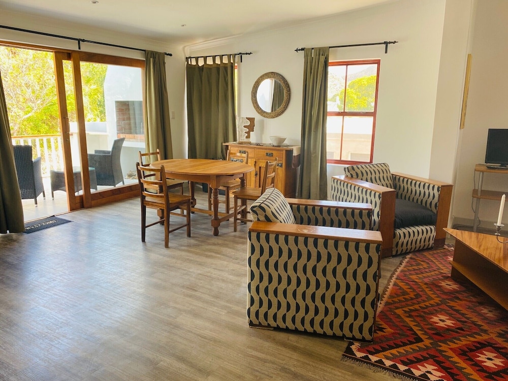 Mimosa Lodge 26/45