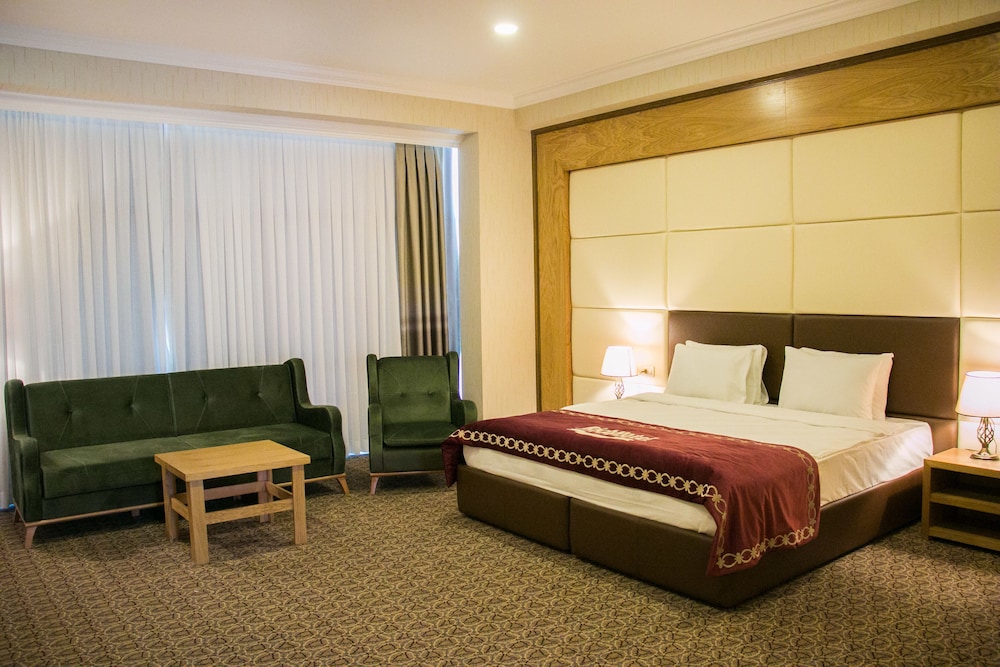 Wyndham Baku 10/50