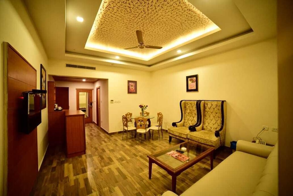 GRAND CONTINENTAL HOTEL 35/51