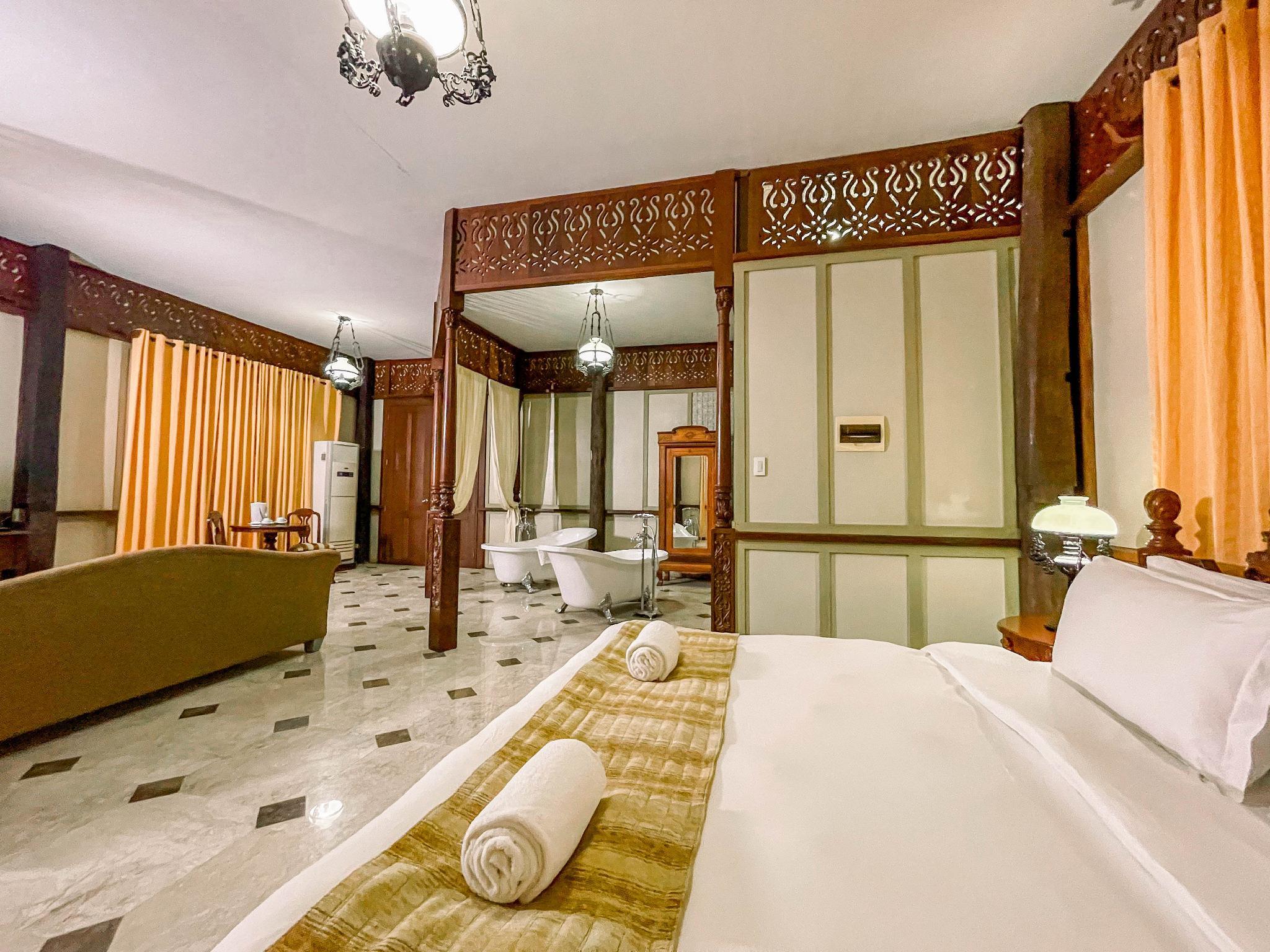 House, King Bed
