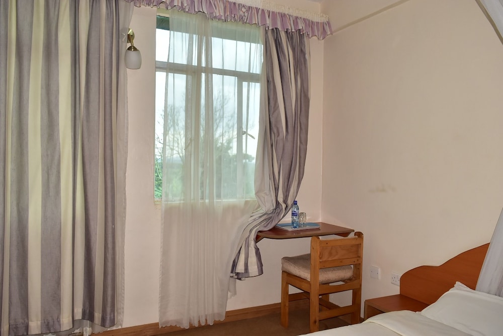 Westwood Hotel 34/43