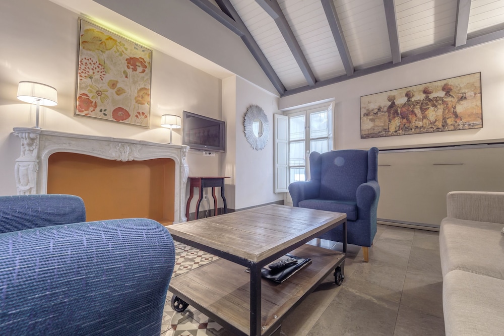 Apartasuites Alberca 6/50