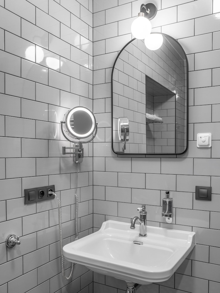 The Viaduct - Suites & More 57/60