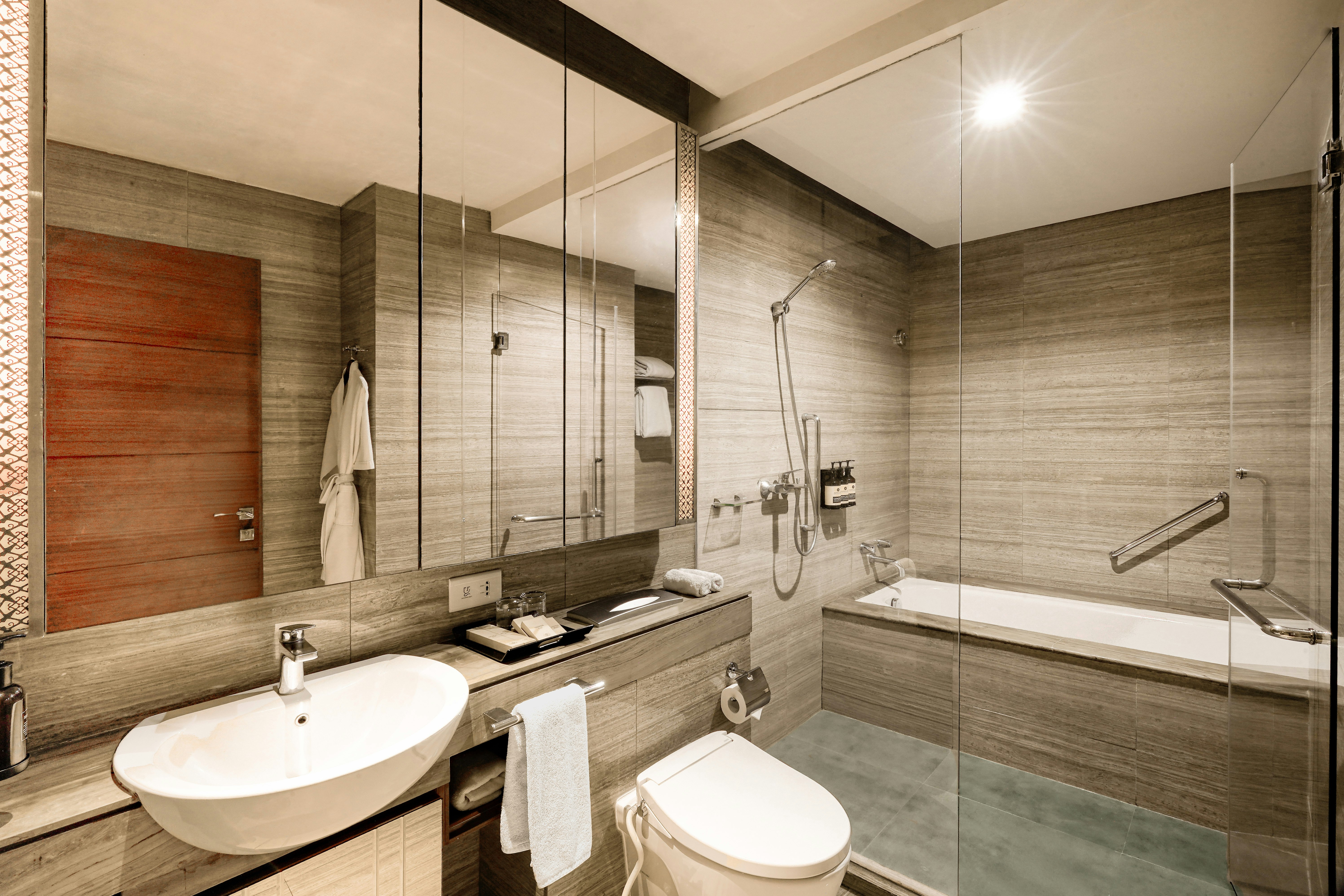 ASCOTT WATERPLACE SURABAYA 68/74