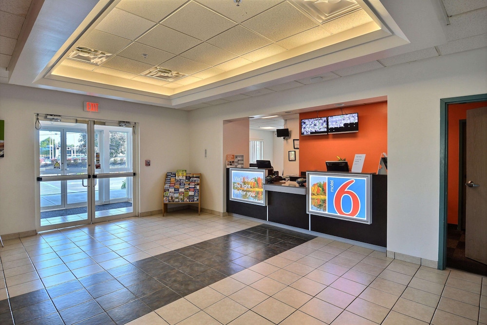 Motel6 Tewksbury, MA - Boston 6/42