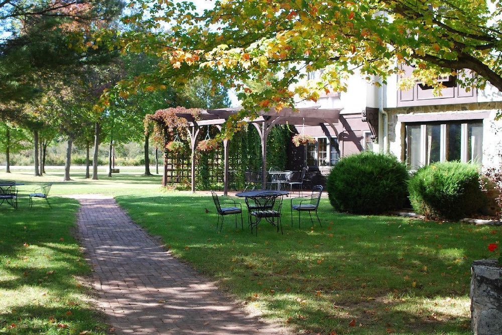 Settlement Courtyard Inn & Lavender Spa 58/66