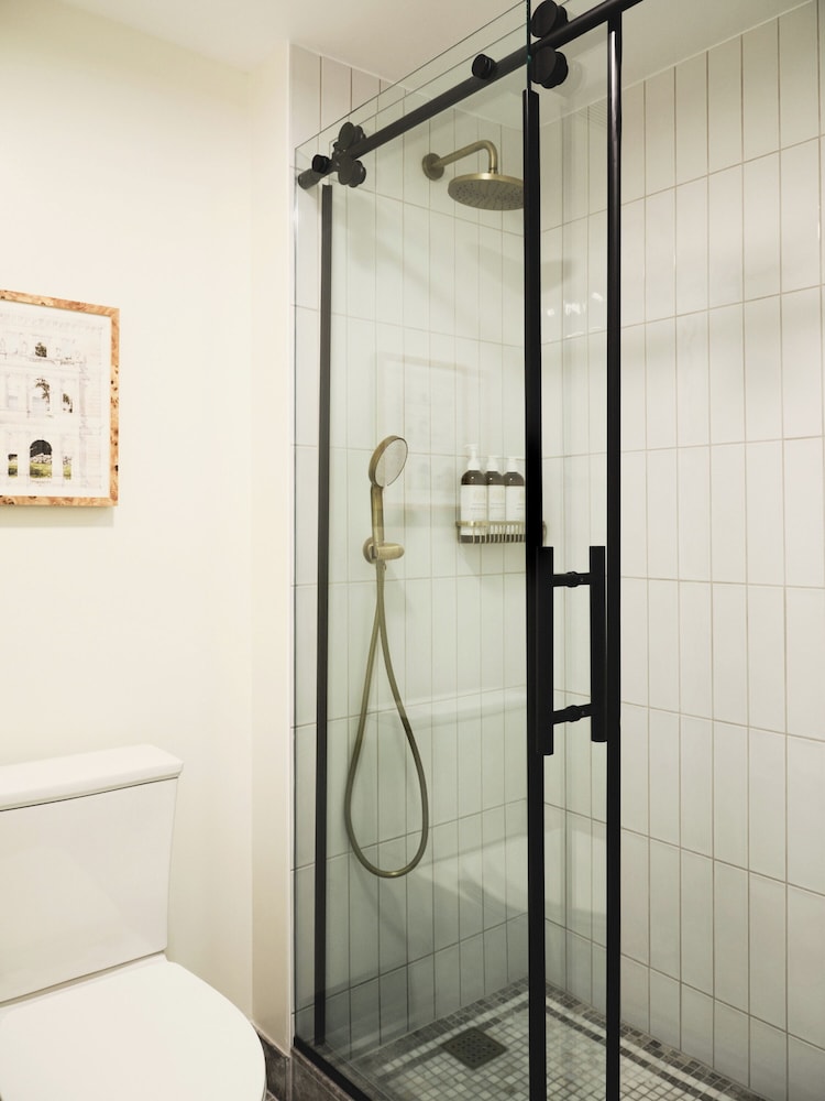 Bellevue, Standard, King Bed, Viking Hotel 4/4