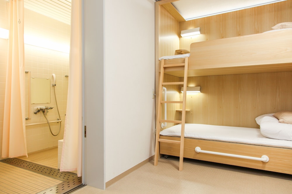 Shin-Osaka Youth Hostel 11/36