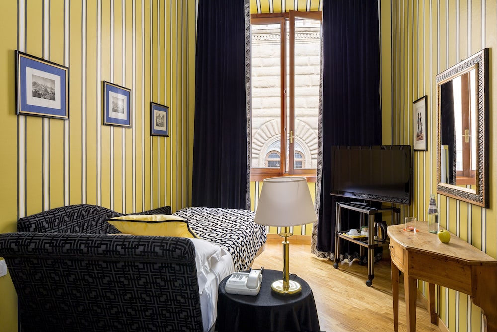 Room Mate Isabella 52/63