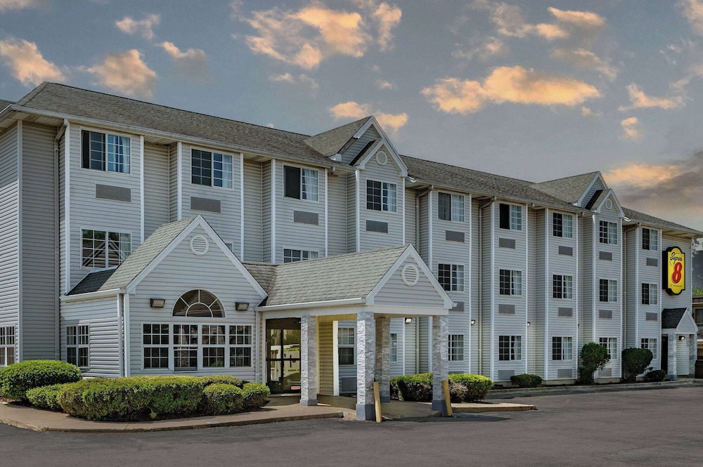 Super 8 by Wyndham Joliet 30/39