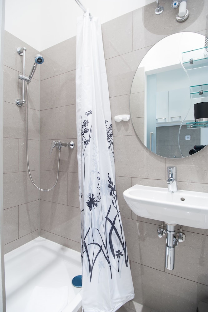 Royal Resort Apartments Westbahnhof 35/42