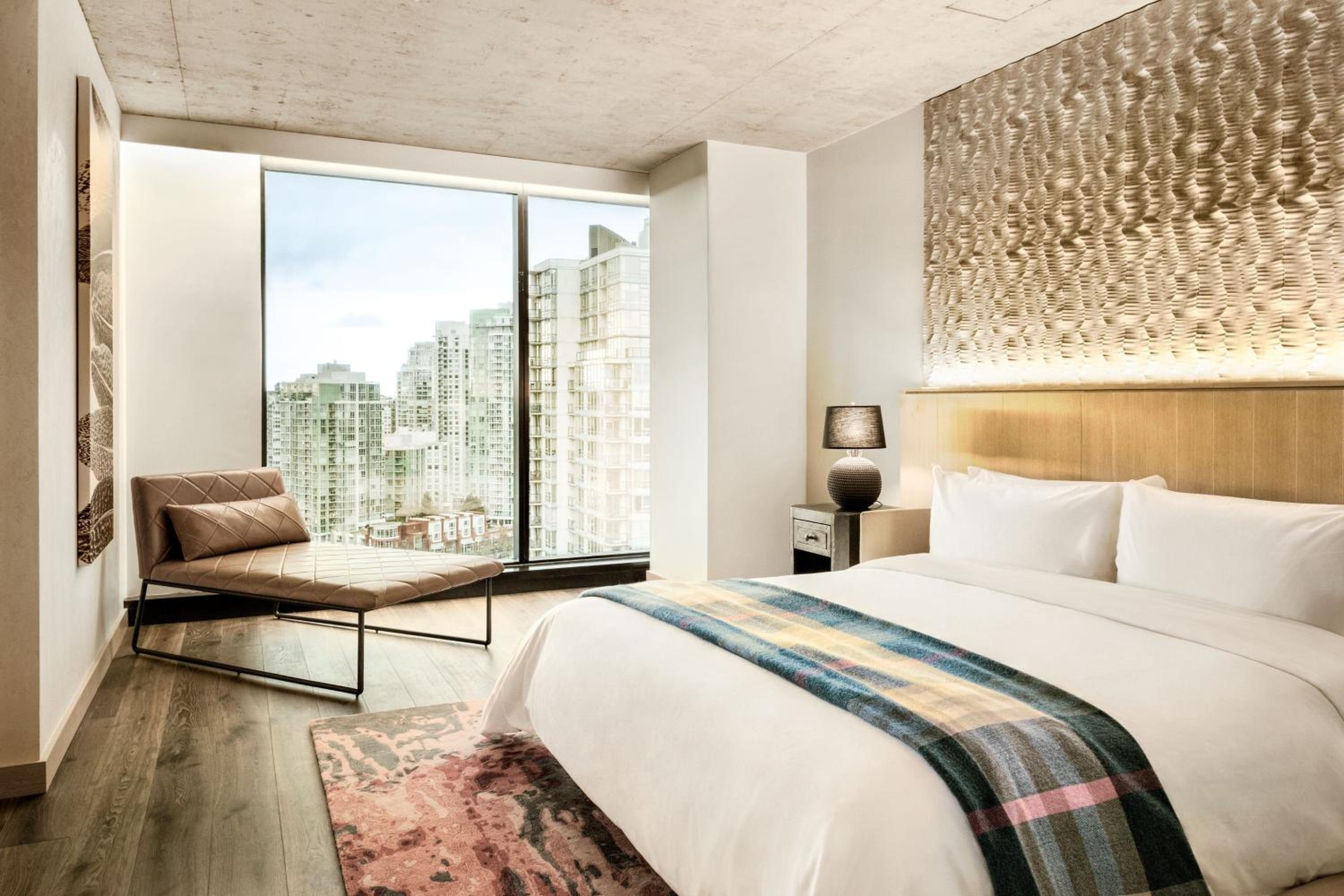 1 Bedroom, Bi Level, Suite, Apartment, King Bed, Balcony, High Floor