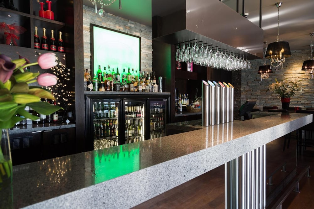 The Racecourse Hotel & Motorlodge 44/53